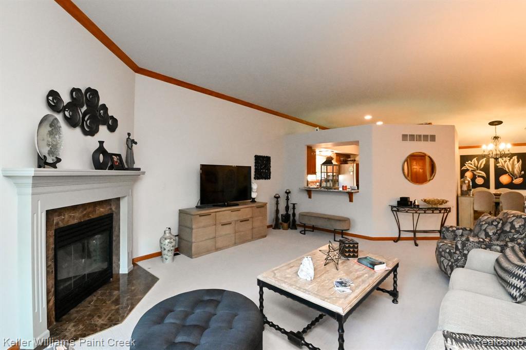 4442 WISTERIA Court, Warren, MI 48092 — Photo 8