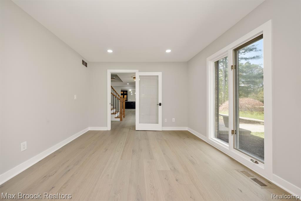 5240 CLARENDON CREST Street, Bloomfield Hills, MI 48302 — Photo 18