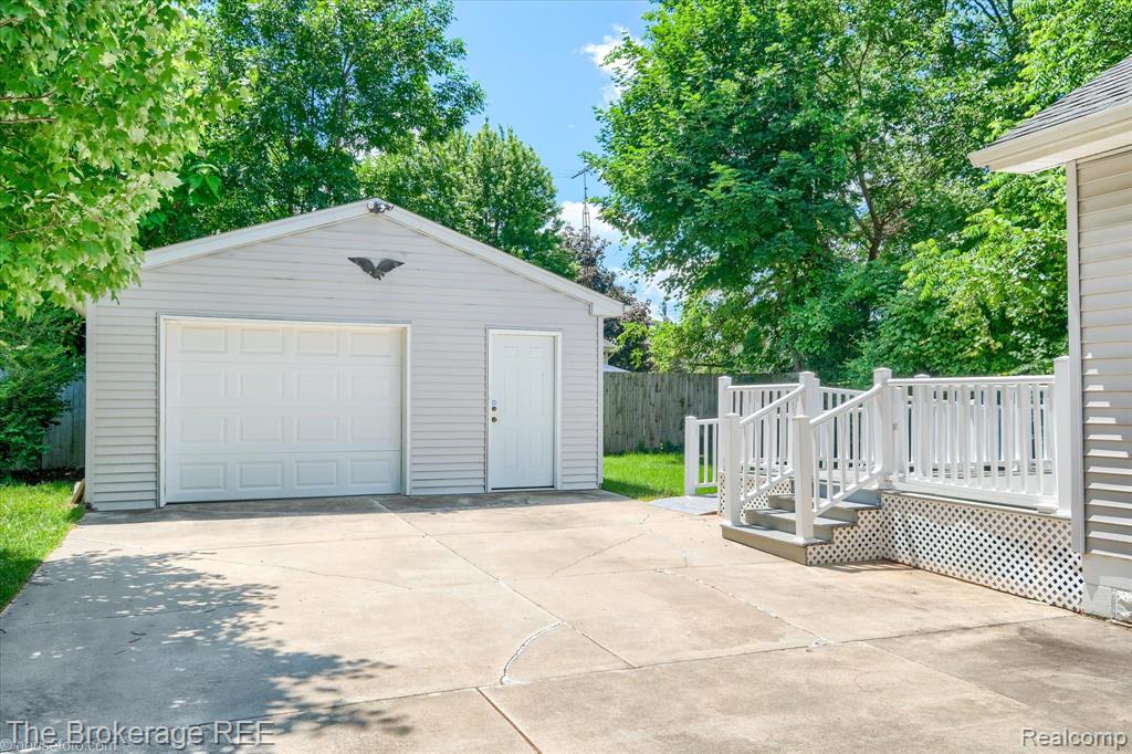 1314 Carman Street, Burton, MI 48529 — Photo 37