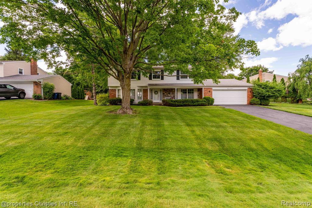 5600 Woodwind Drive, Bloomfield Hills, MI 48301 — front exterior