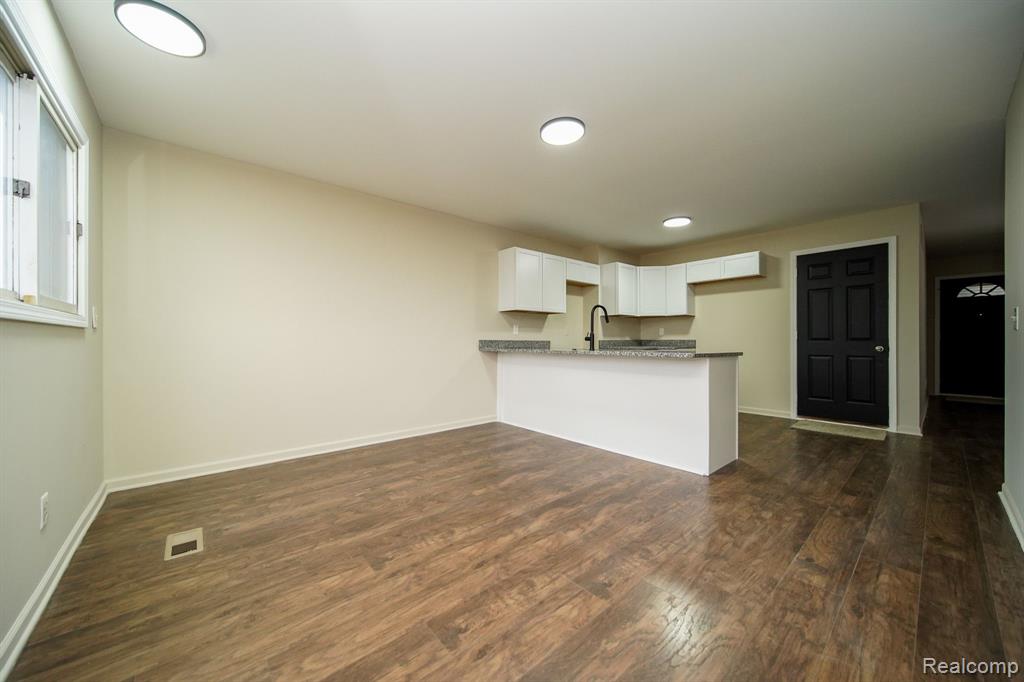 460 OAKGROVE, Clawson, MI — Photo 23