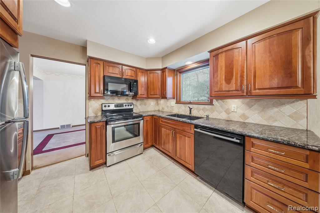 21767 Knudsen Drive, Grosse Ile, MI 48138 — Photo 16