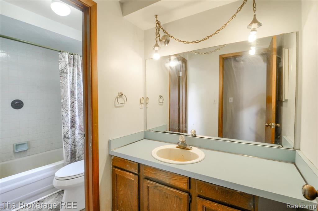 688 UPHILL Road, Milford, MI 48381 — Photo 46