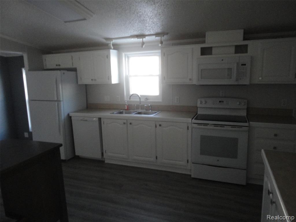 450 Glencoe, Temperance, MI 48182 — Photo 10