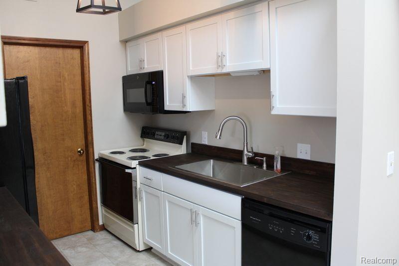 1235 HARBOUR Drive, Trenton, MI 48183 — Photo 15