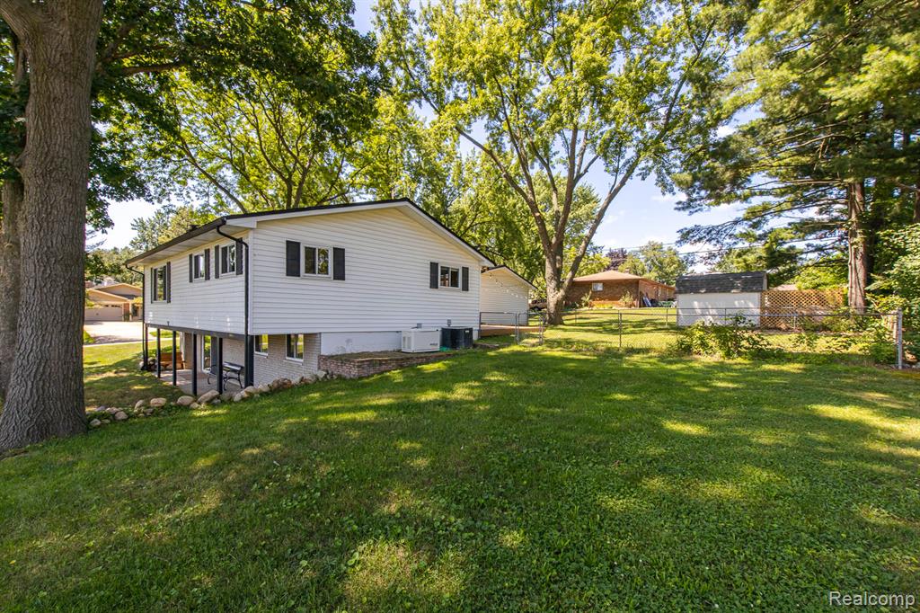 7709 Shelley Drive, Clarkston, MI 48348 — Photo 65