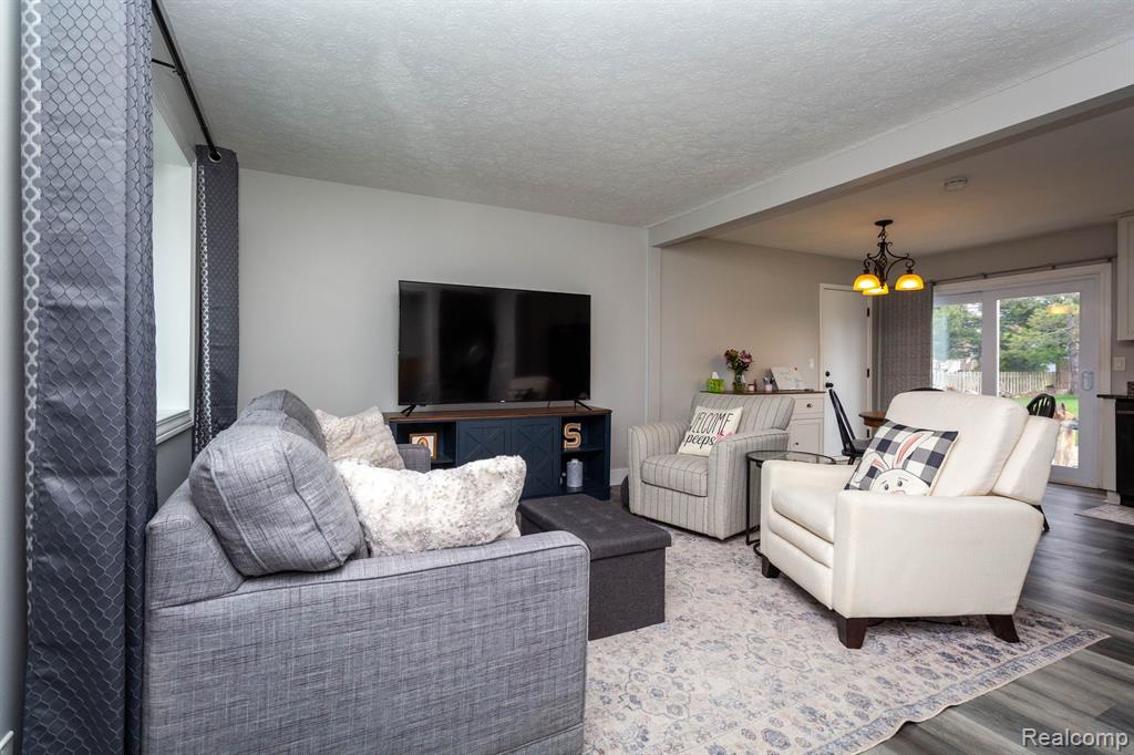 613 MURIEL Street, Pinckney, MI 48169 — Photo 3