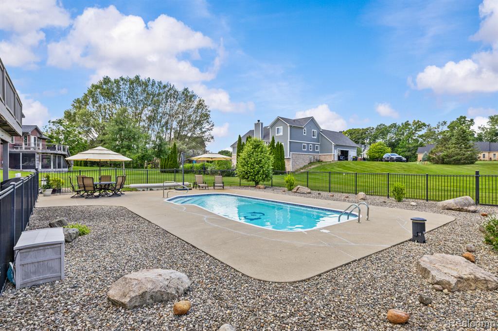 1131 Thorn Ridge Drive, Howell, MI 48843 — Photo 37