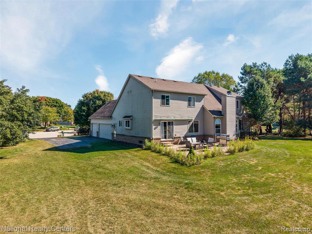 678 Joshua Drive, Highland, MI 48356 — Photo 35