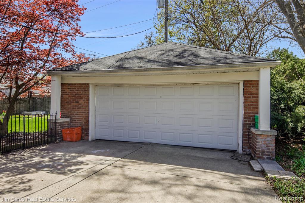 743 HARCOURT Road, Grosse Pointe Park, MI 48230 — Photo 15