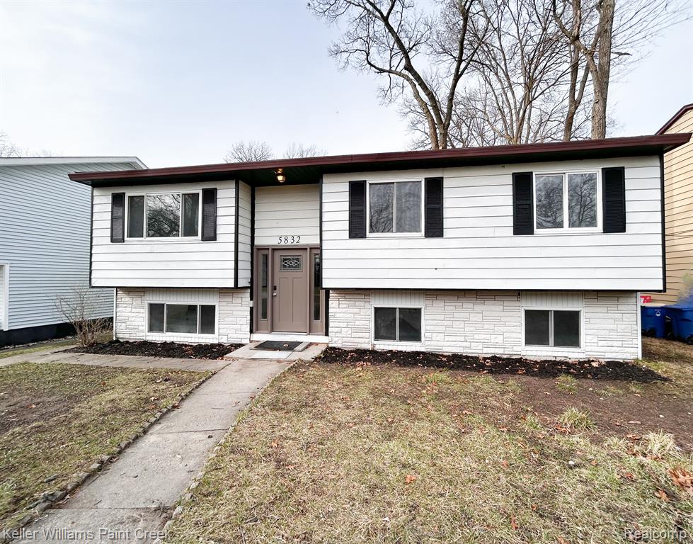 5832 OPALINE Drive, Waterford, MI 48327 — front exterior