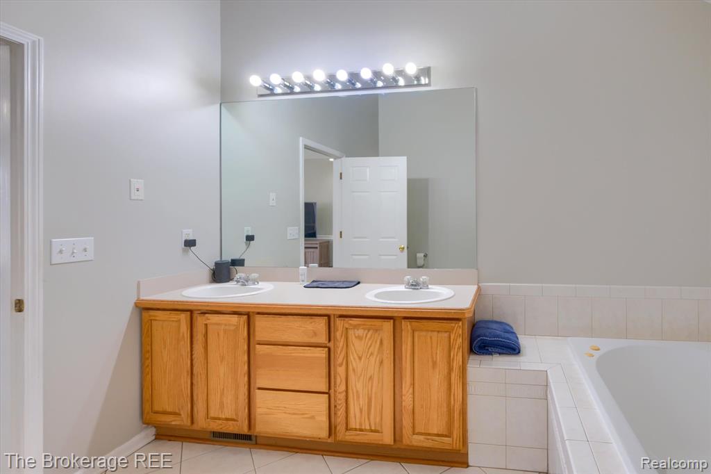 3394 Baltour Drive, Davison, MI 48423 — Photo 36