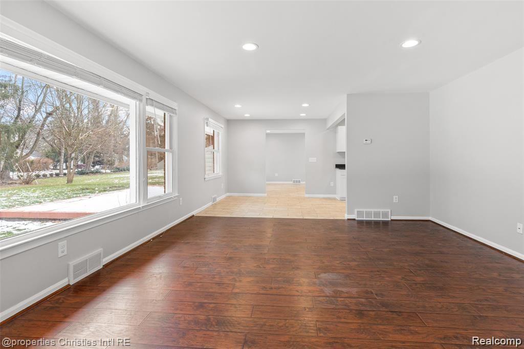 6881 W DARTMOOR Road, West Bloomfield, MI — Photo 13