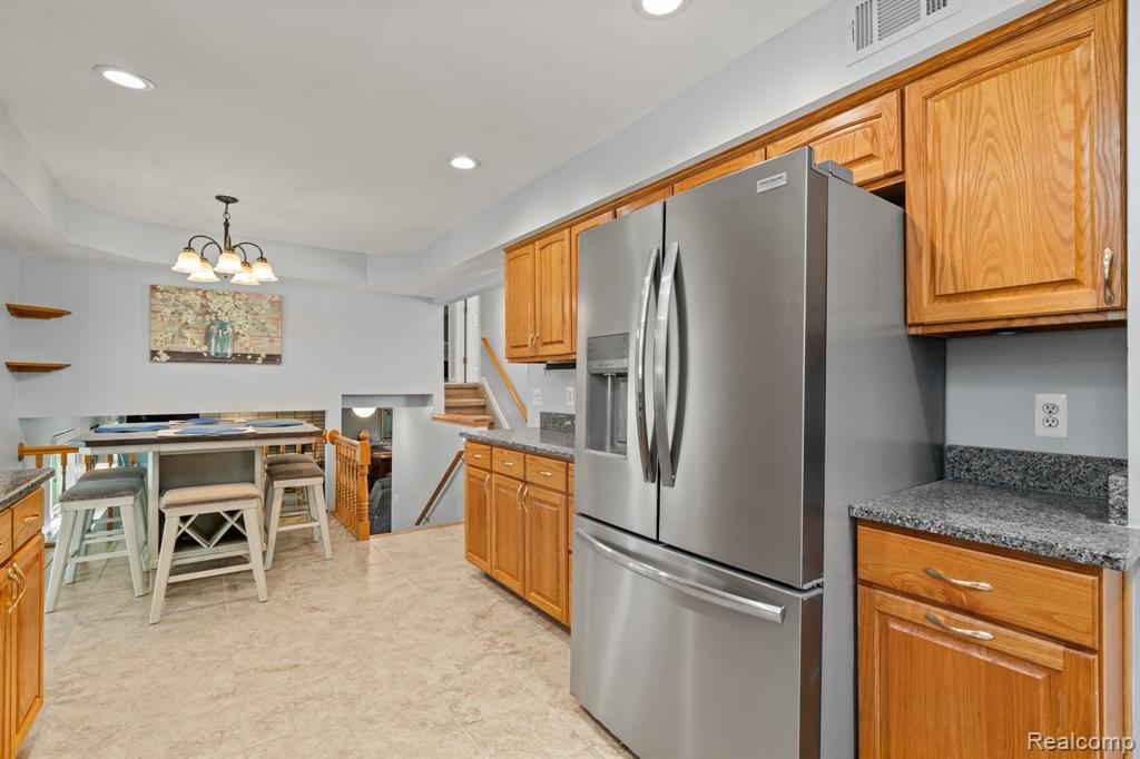 43057 Bond Court, Sterling Heights, MI 48313 — Photo 38
