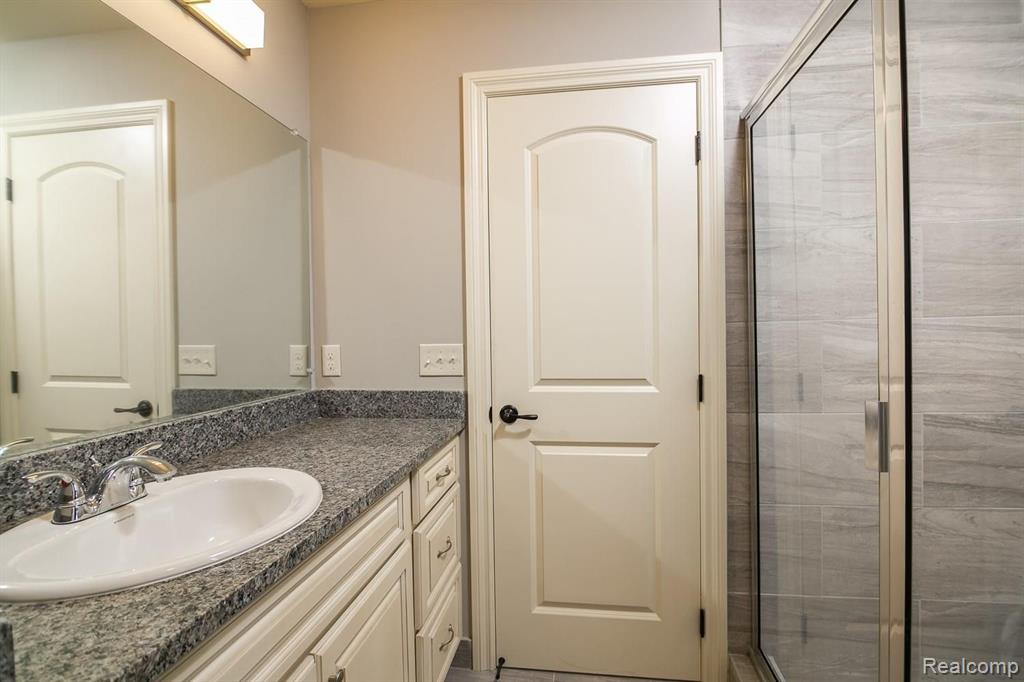 53438 CHAMPLAIN Street, Macomb, MI 48042 — Photo 9