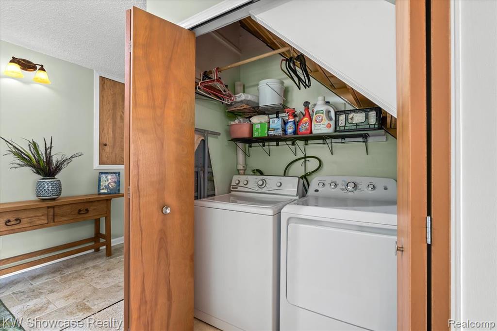 5865 Crescent Road, Waterford, MI 48327 — Photo 28