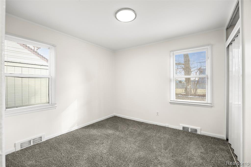 10731 Albany Street, Oak Park, MI 48237 — Photo 13