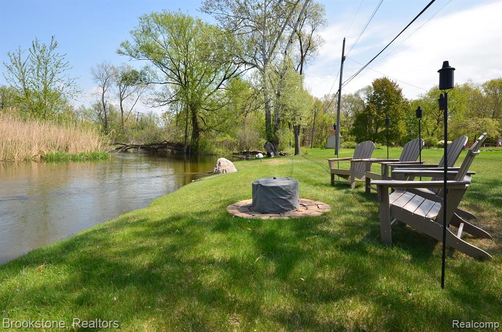 4856 CLINTON WAY Drive, Waterford, MI 48328 — Photo 8