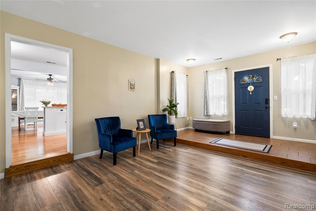 6226 Rowley Boulevard, Waterford, MI 48329 — Photo 3