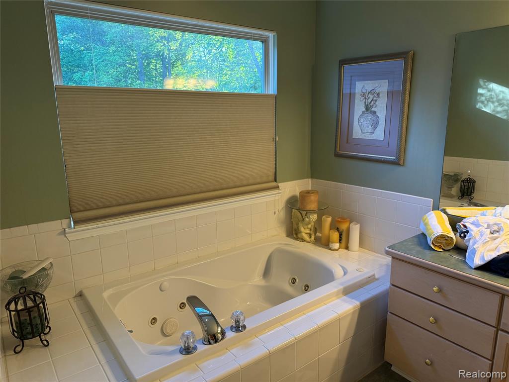 8318 Mill Pointe Court, Goodrich Vlg, MI — Photo 15