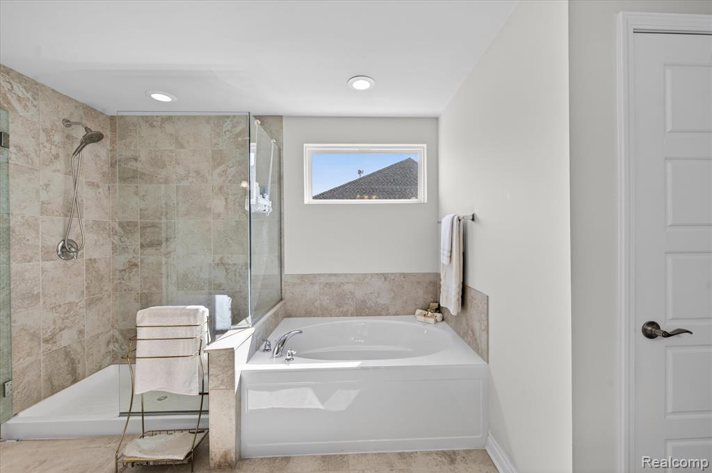 2942 Montgomery Circle, Walled Lake, MI 48390 — Photo 19