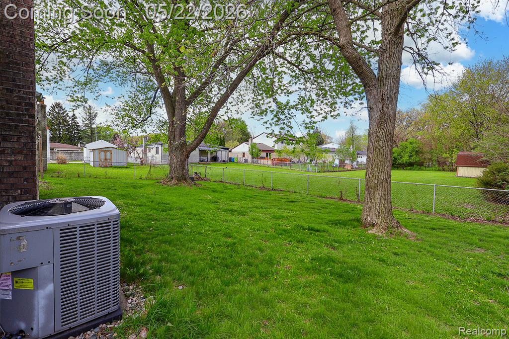30809 Elmhurst Drive, Madison Heights, MI 48071 — Photo 11