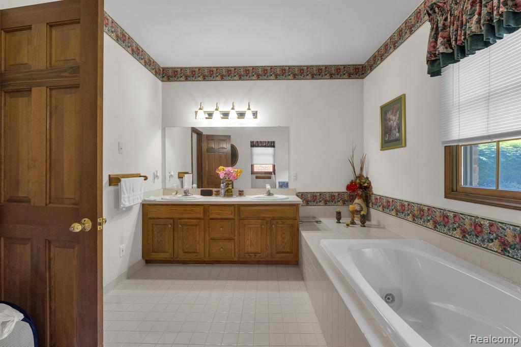 43746 Via Antonio Drive, Sterling Heights, MI 48314 — Photo 22