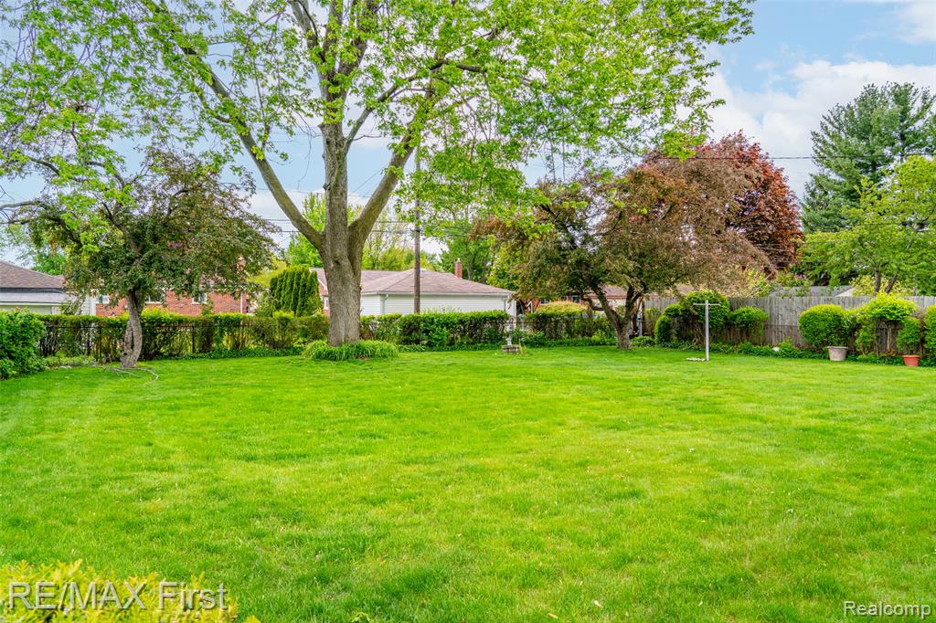 8860 Kidley Drive, Sterling Heights, MI 48314 — Photo 7