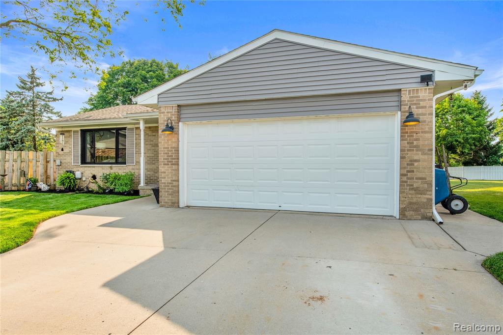 4826 Evans Court, Trenton, MI 48183 — Photo 4