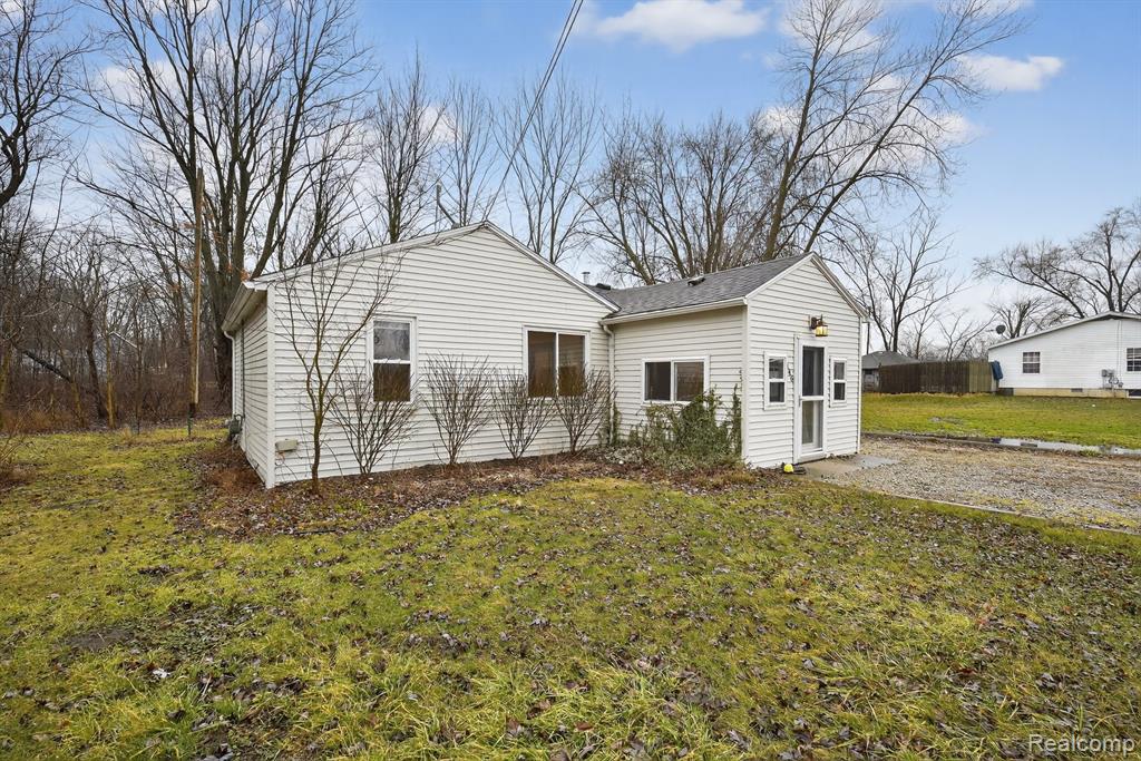 146 Virginia Street, Carleton, MI 48117 — Photo 3