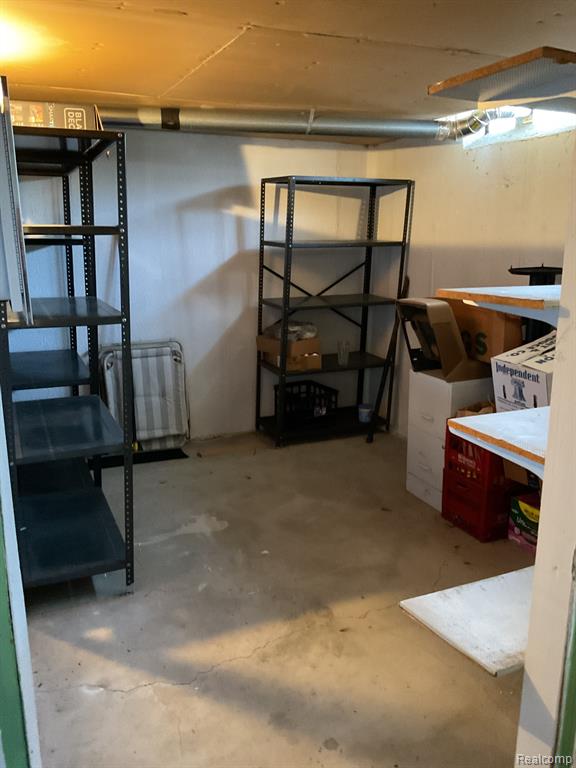 1730 HARRISON Avenue, B2, Trenton, MI 48183 — Photo 37