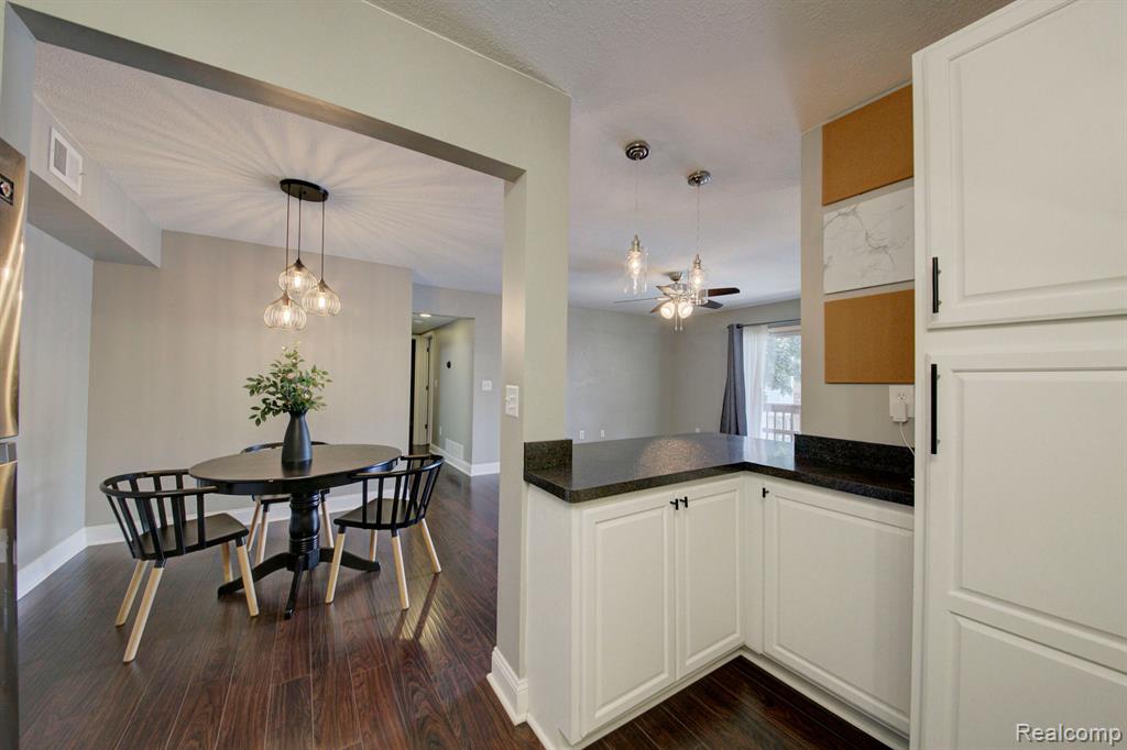 252 PINEWOOD Drive, Plymouth, MI 48170 — Photo 11
