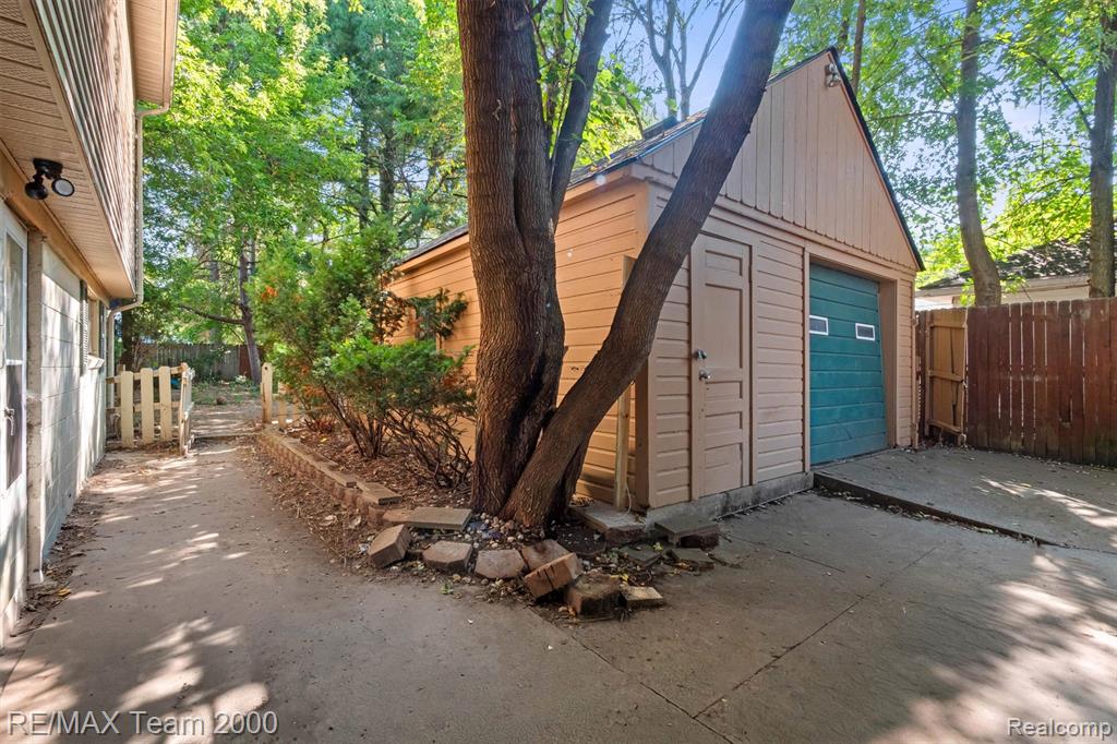 7314 Fenton Avenue, Dearborn Heights, MI 48127 — Photo 12