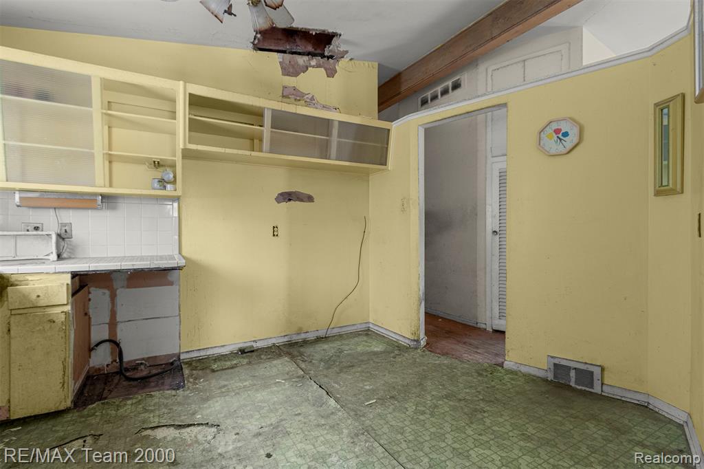 15211 Joan Street, Oak Park, MI 48237 — Photo 12
