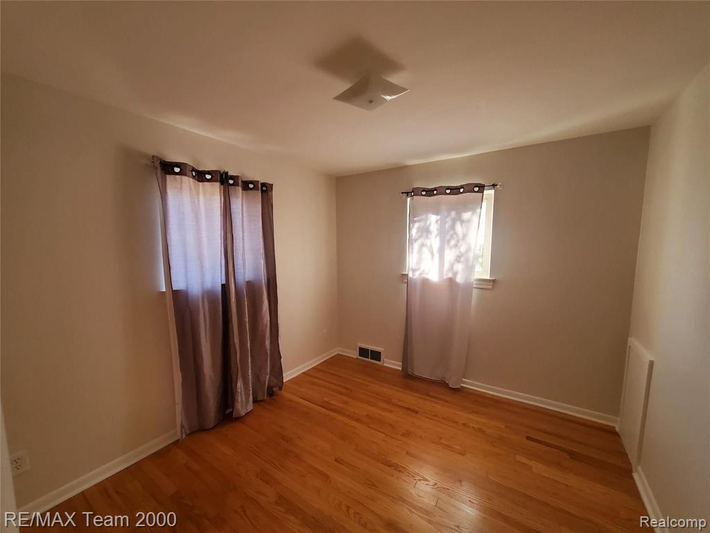5637 MERRICK Street, Dearborn Heights, MI 48125 — Photo 10