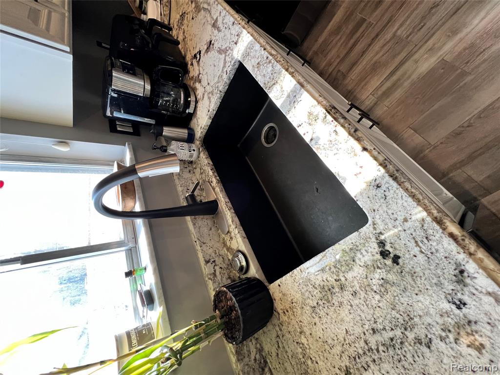 5045 Westcombe Lane N, West Bloomfield, MI 48324 — Photo 9