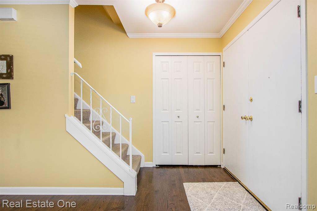 4130 RAMBLEWOOD Drive, Troy, MI 48085 — Photo 4