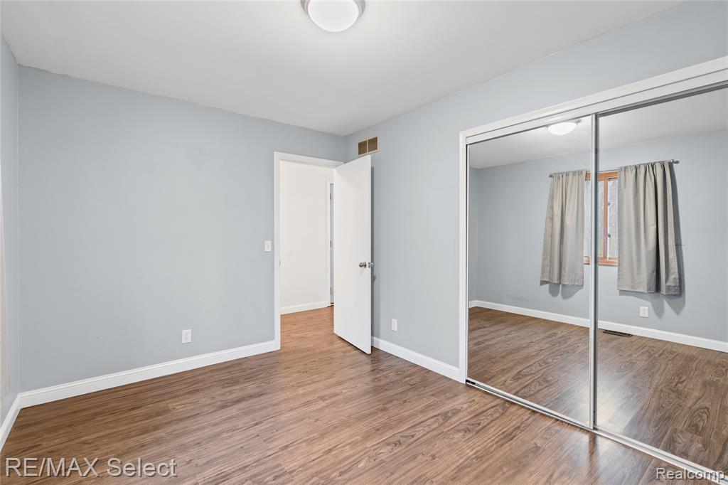 580 Oakbrook Circle, Flushing, MI 48433 — Photo 34