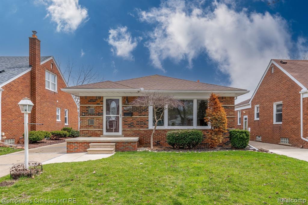 7631 ROBINSON Avenue, Allen Park, MI 48101 — front exterior