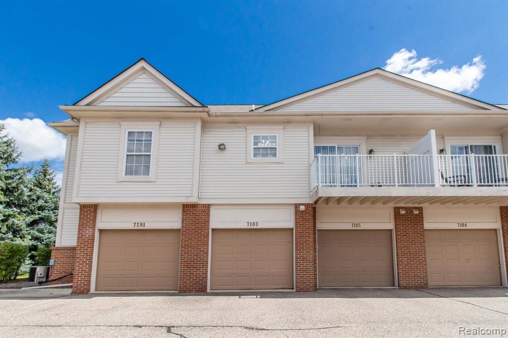 7103 ADDINGTON Drive, Commerce Twp, MI 48390 — Photo 4
