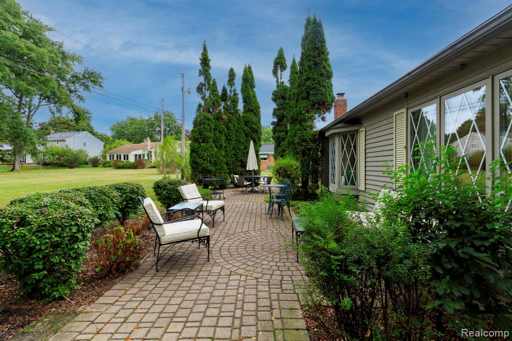 830 Croydon Road, Rochester Hills, MI 48309 — Photo 17