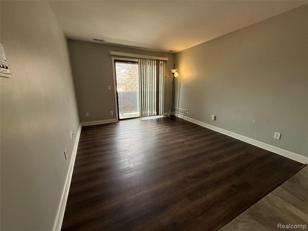 7624 Manor Circle, Westland, MI — Photo 4