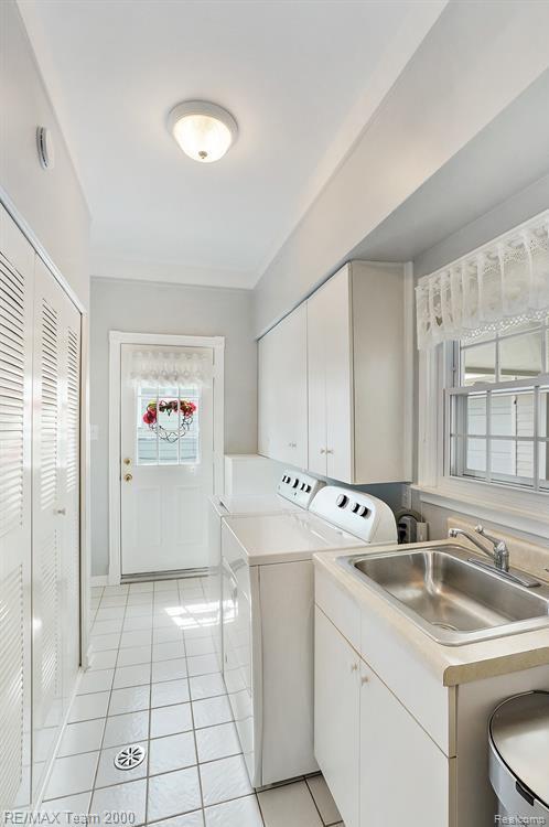 6233 N EVANGELINE Street, Dearborn Heights, MI 48127 — Photo 9