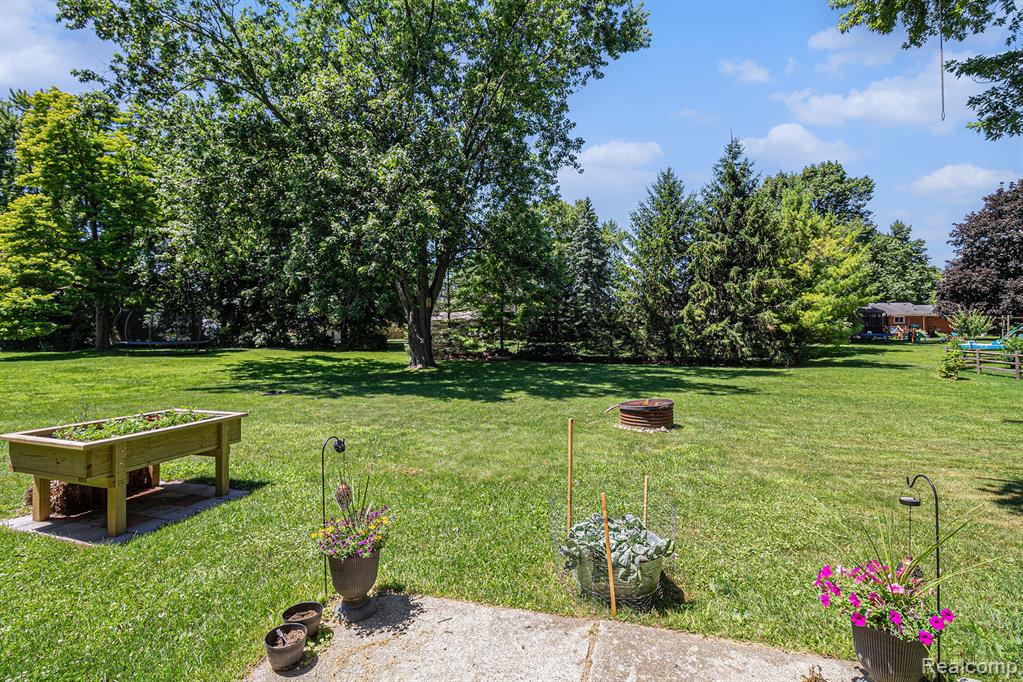 13304 Pomona Drive, Fenton, MI 48430 — Photo 21