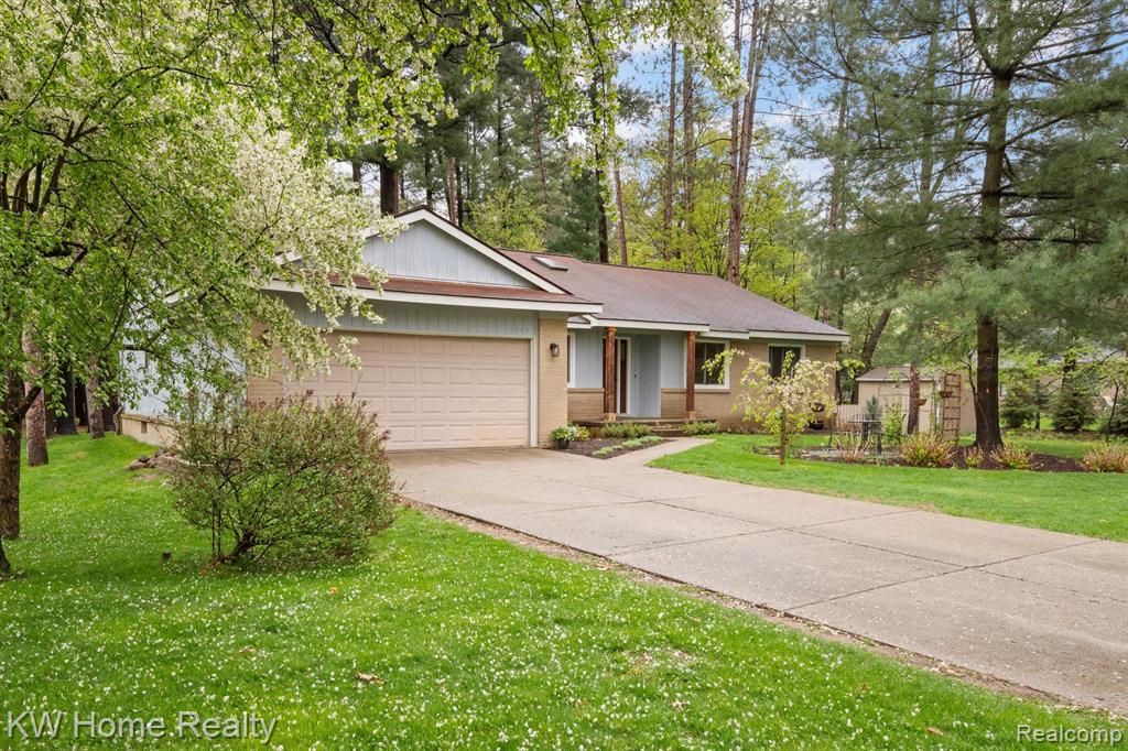 4143 EMERALD PINES Drive, Commerce Twp, MI 48390 — Photo 3