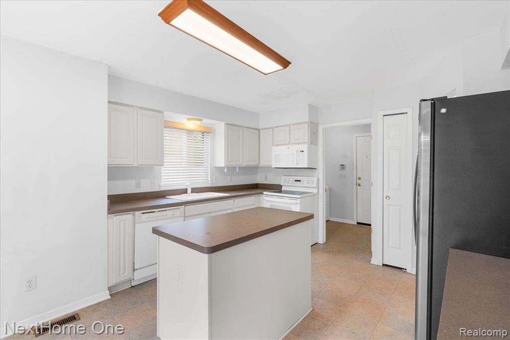 43379 DANIEL Drive, Van Buren, MI 48111 — Photo 9