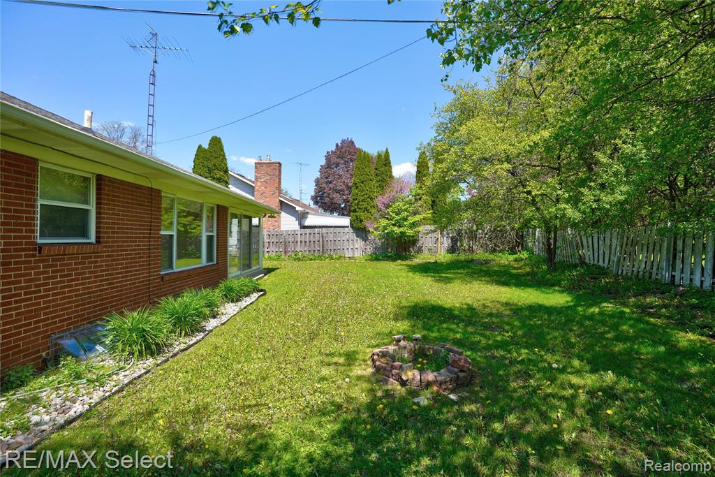 3441 Hawthorne Drive, Flint, MI 48503 — Photo 41