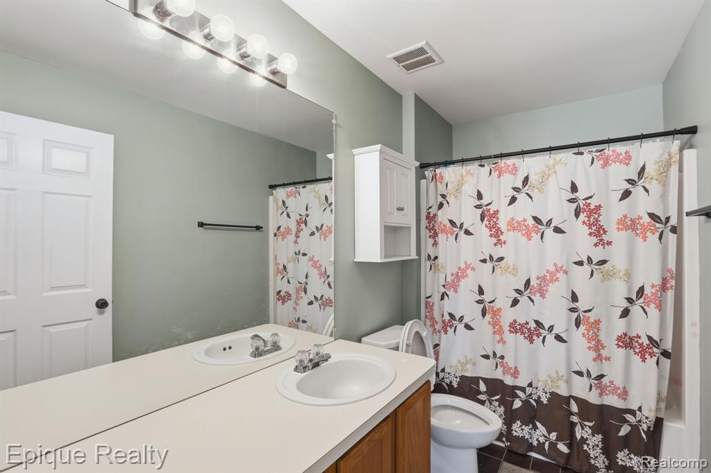 755 Lacosta Court, Pontiac, MI 48340 — Photo 19