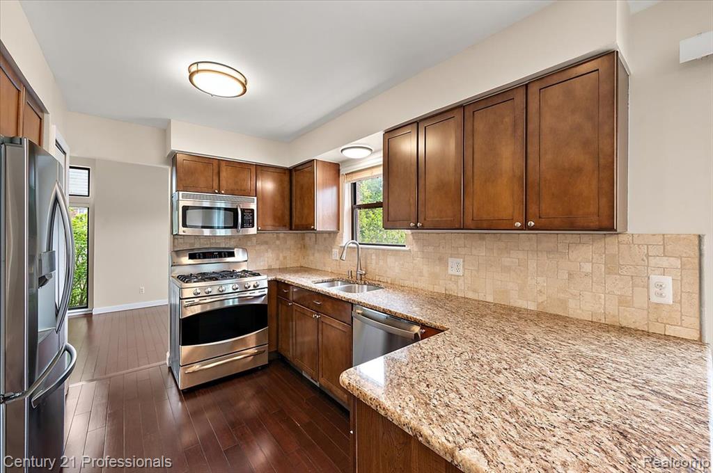 43587 Petrucci Drive, Clinton Twp, MI 48038 — Photo 12