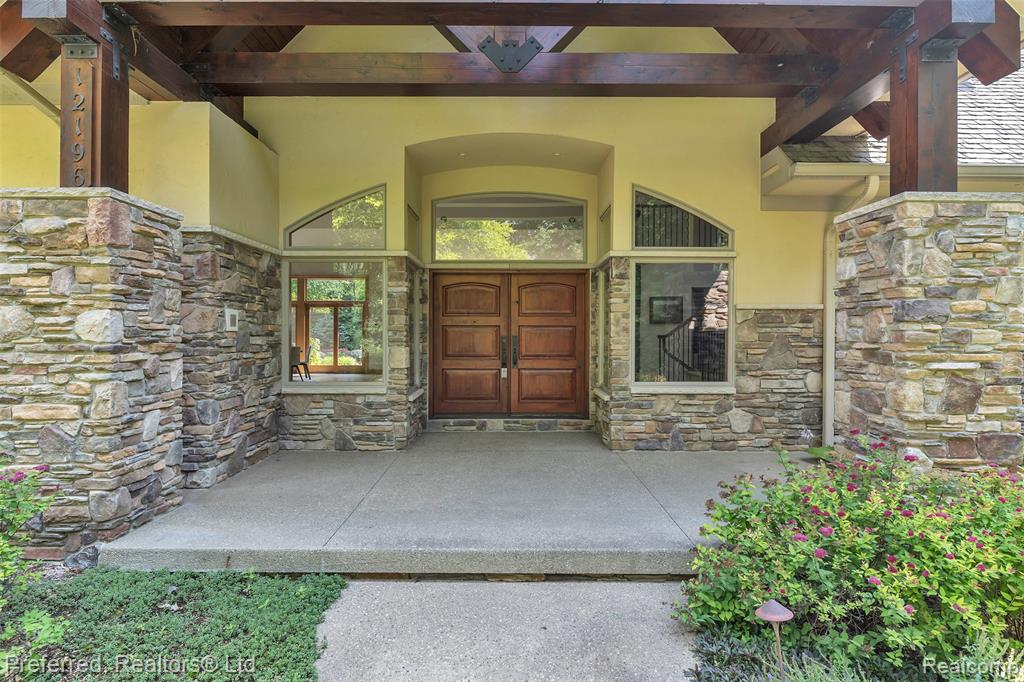 12196 Woodline Drive, Fenton, MI 48430 — Photo 2